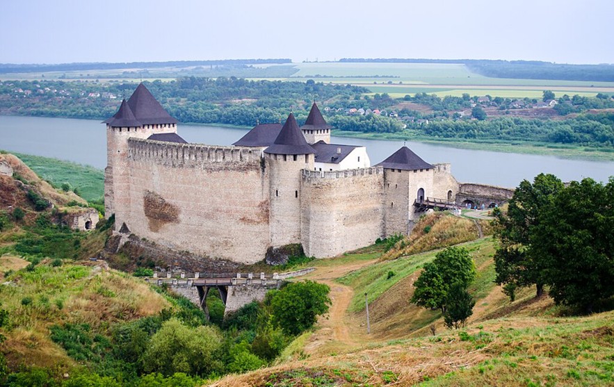 Не гірше за Карпати: топ-7 місць в Україні для відпочинку у листопаді Не гірше за Карпати: топ-7 місць в Україні для відпочинку у листопаді 8