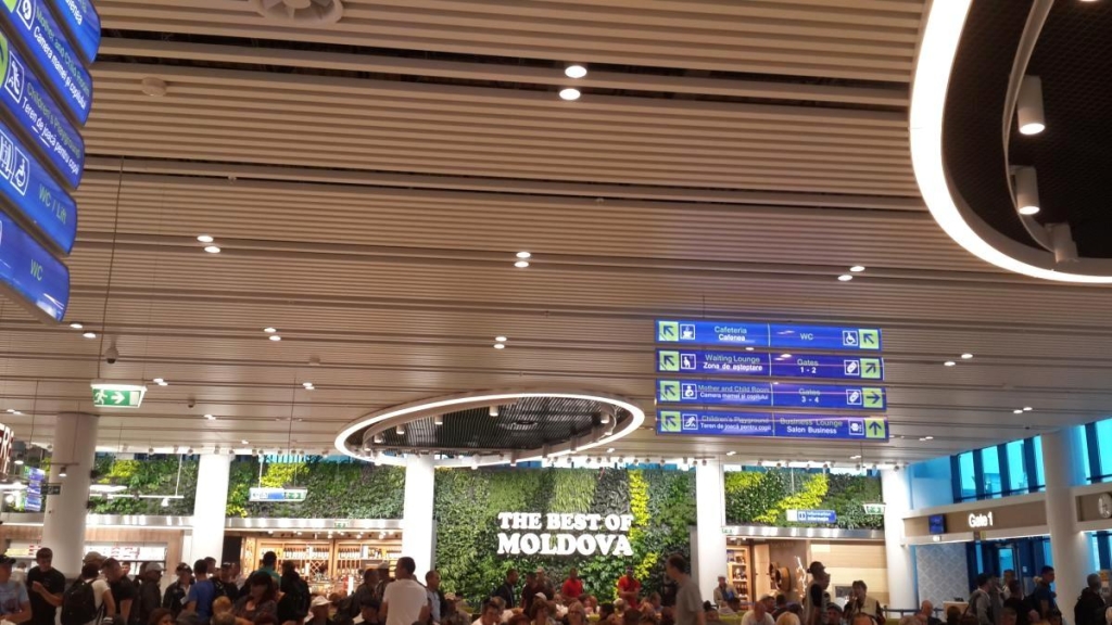 Особистий досвід: чи дійсно аеропорт Молдови – найзручніший для українців 1 Молдовський аеропорт доволі невеликий / фото Марина Григоренко