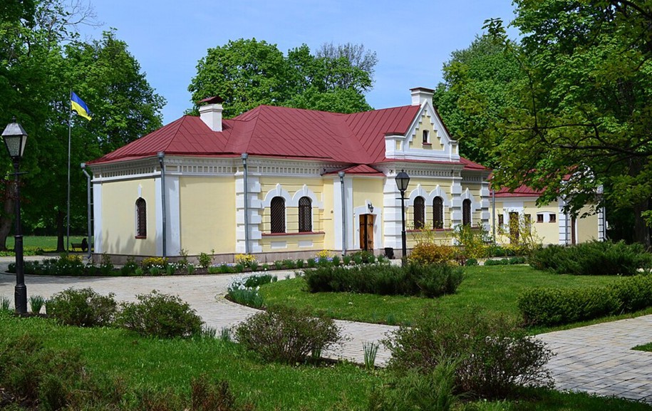 Палац Розумовських у Батурині: чому варто побачити величну резиденцію гетьманів Палац Розумовських у Батурині: чому варто побачити величну резиденцію гетьманів 6