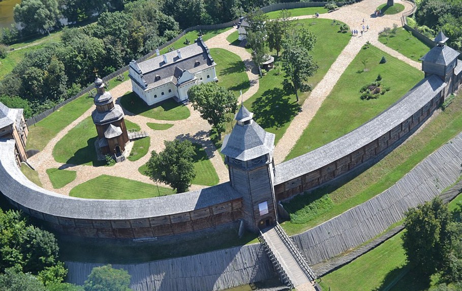 Палац Розумовських у Батурині: чому варто побачити величну резиденцію гетьманів Палац Розумовських у Батурині: чому варто побачити величну резиденцію гетьманів 4