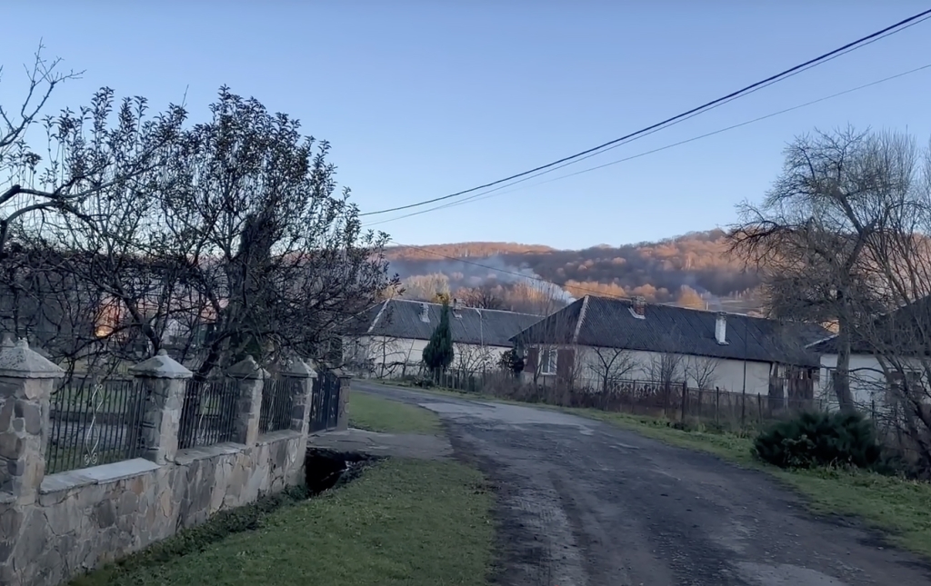 Село-привид на Закарпатті, якого немає на старих мапах: без доріг та сільради Село-привид на Закарпатті, якого немає на старих мапах: без доріг та сільради 3
