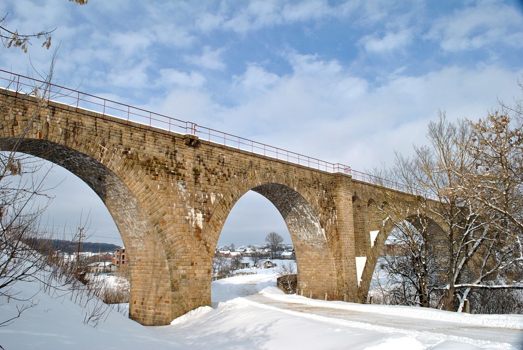 Старовинний віадук та неймовірної краси костел: це село під Тернополем варто побачити хоча б раз у житті Старовинний віадук та неймовірної краси костел: це село під Тернополем варто побачити хоча б раз у житті 4