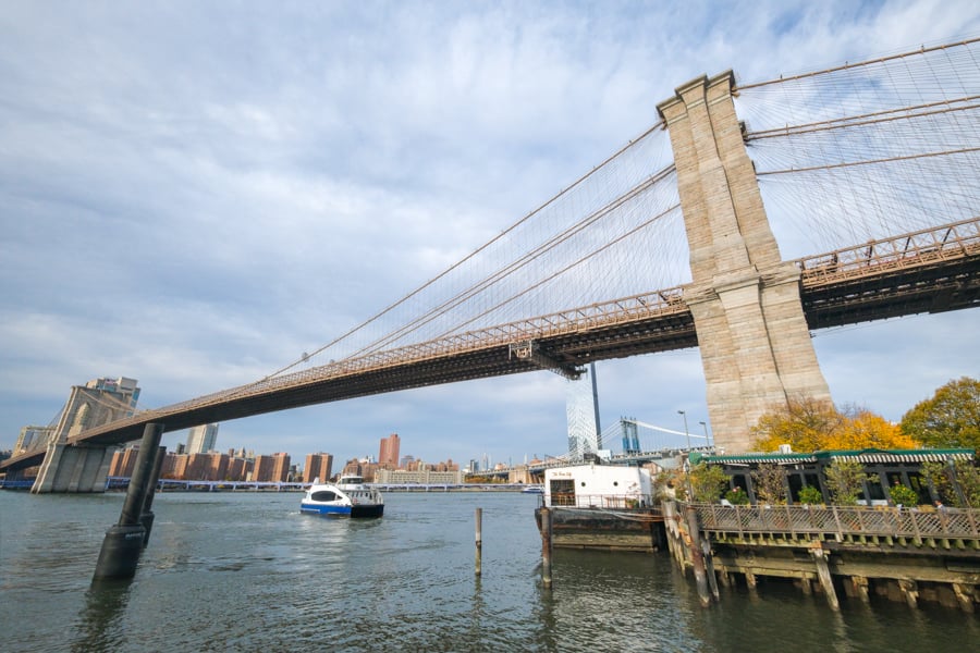 Статуя Свободи, Нью-Йорк Вид на Статую Свободи з води, символ Нью-Йорка і Америки.