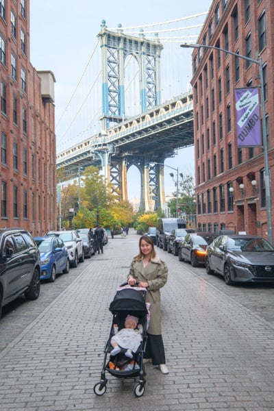 Бруклінський міст Бруклінський міст в сонячний день, вид на Манхеттен, Нью-Йорк.