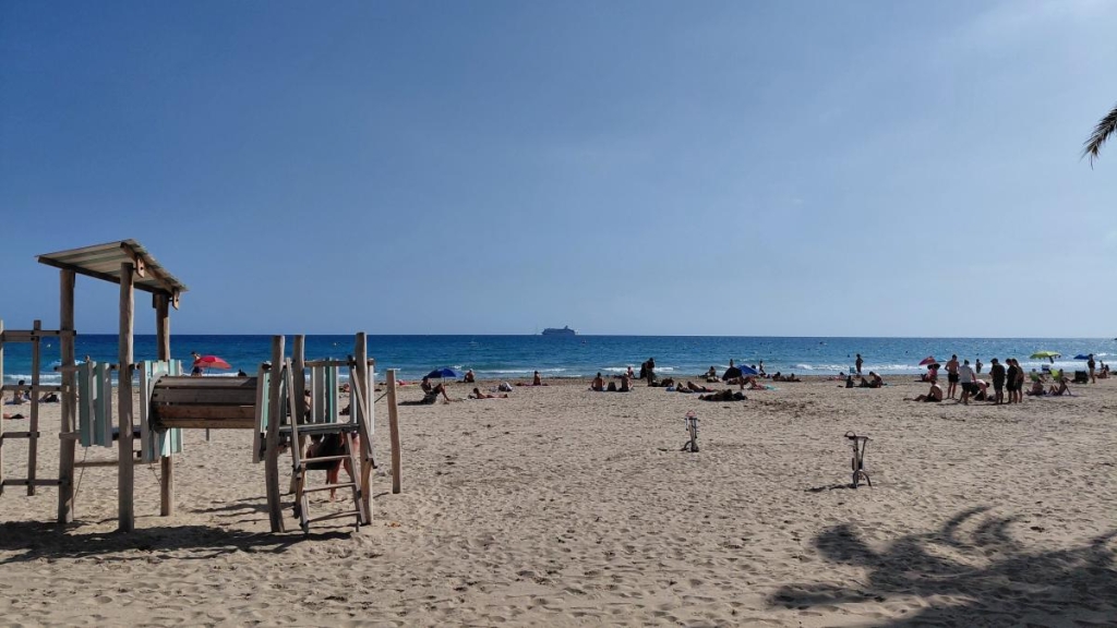 Аліканте: відмінний бюджетний курорт в Іспанії для пізнього сонця 4 Пляж Альбуферета в Аліканте / фото Марина Григоренко