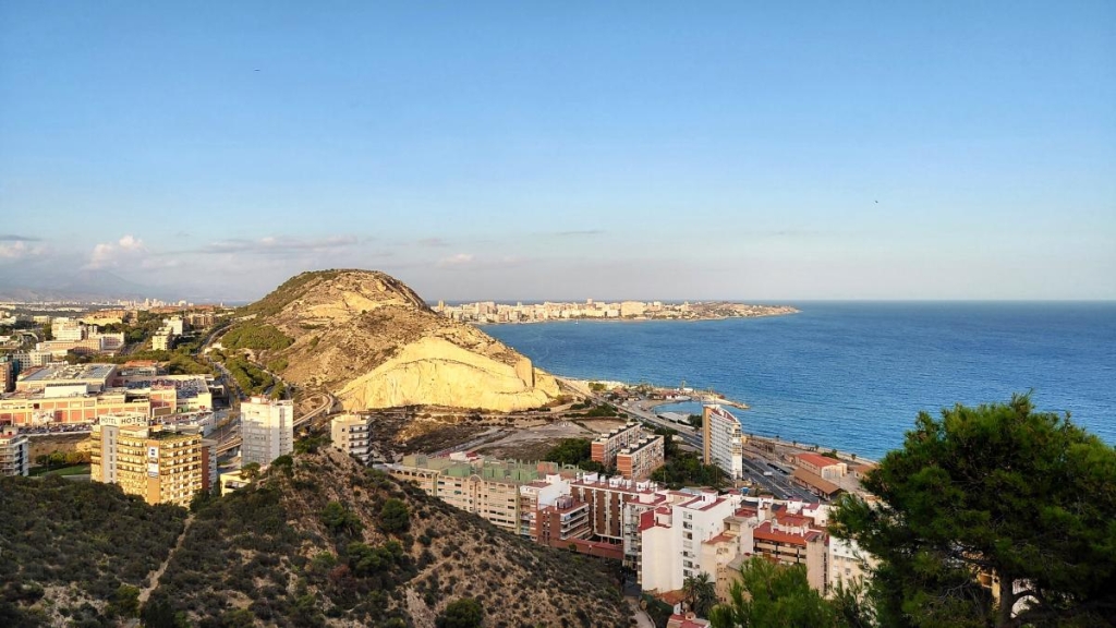 Аліканте: відмінний бюджетний курорт в Іспанії для пізнього сонця 25 на шляху до замку відкриваються краєвиди на все місто / фото Марина Григоренко