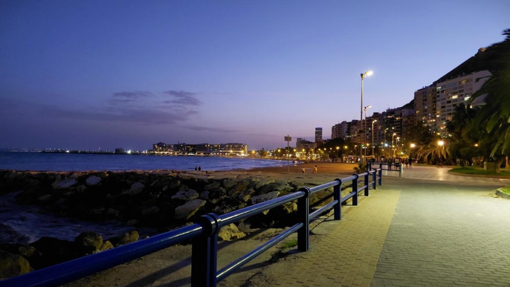 Аліканте: відмінний бюджетний курорт в Іспанії для пізнього сонця 2 Набережна Аліканте / фото Марина Григоренко