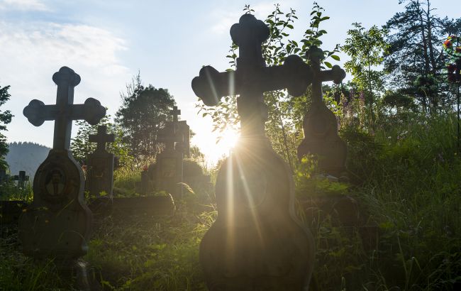 Де знаходиться найстаріший хрест України: його міг встановити сам Данило Галицький Де знаходиться найстаріший хрест України: його міг встановити сам Данило Галицький 1