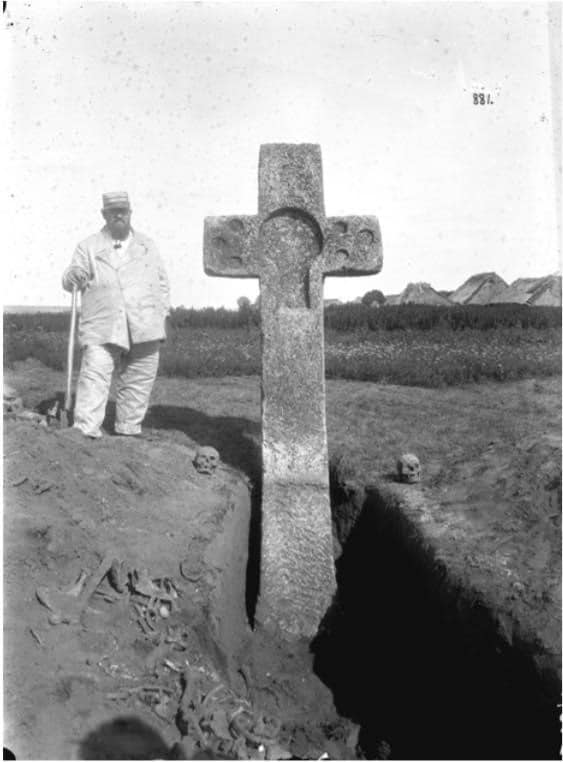 Де знаходиться найстаріший хрест України: його міг встановити сам Данило Галицький Де знаходиться найстаріший хрест України: його міг встановити сам Данило Галицький 2