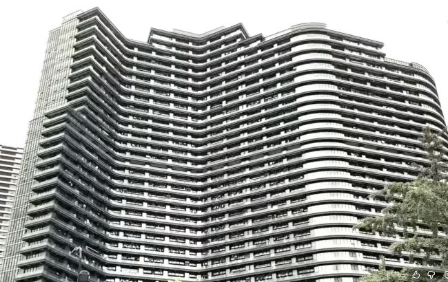 Як виглядає найбільша багатоповерхівка у світі, де живе 30 тисяч людей і є все для комфорту Як виглядає найбільша багатоповерхівка у світі, де живе 30 тисяч людей і є все для комфорту 1