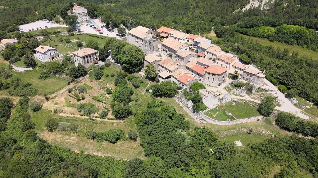 Міста світу з однією вулицею: де вони знаходяться і чим вражають туристів Міста світу з однією вулицею: де вони знаходяться і чим вражають туристів 3