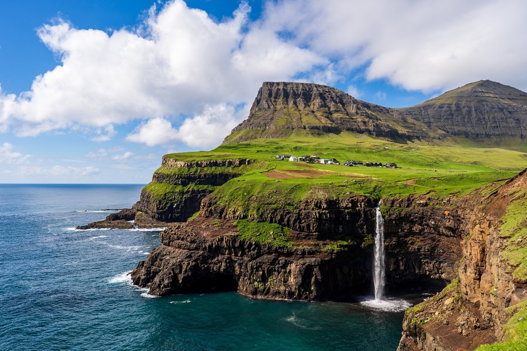 Міста світу з однією вулицею: де вони знаходяться і чим вражають туристів Міста світу з однією вулицею: де вони знаходяться і чим вражають туристів 4