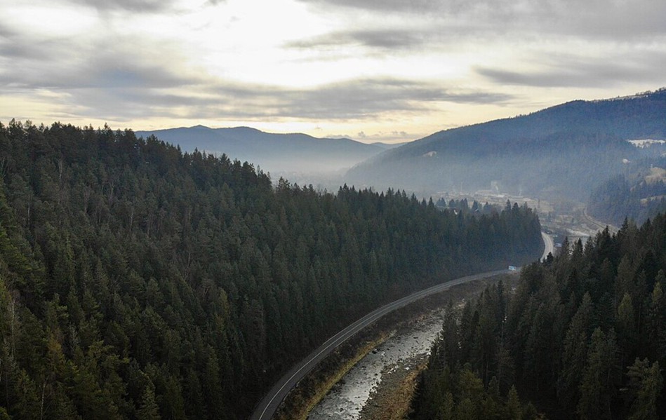Найдовше село України у серці Карпат: чому його обов'язково потрібно відвідати Найдовше село України у серці Карпат: чому його обов'язково потрібно відвідати 3