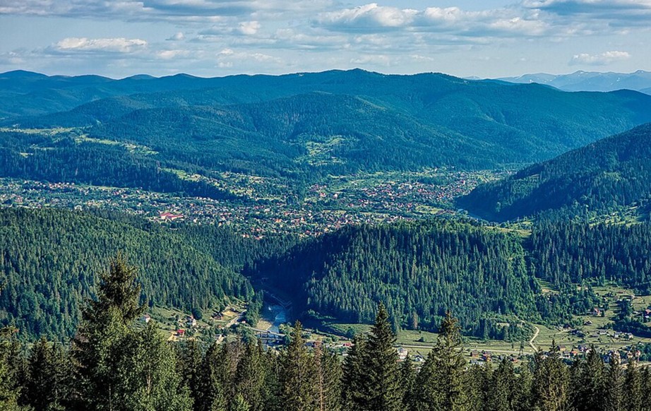 Найдовше село України у серці Карпат: чому його обов'язково потрібно відвідати Найдовше село України у серці Карпат: чому його обов'язково потрібно відвідати 2