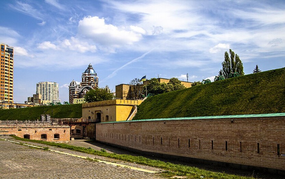 Привиди, Чорна наречена та загадкові вогні: містичні історії про Київ, які пробирають до кісточок Привиди, Чорна наречена та загадкові вогні: містичні історії про Київ, які пробирають до кісточок 4