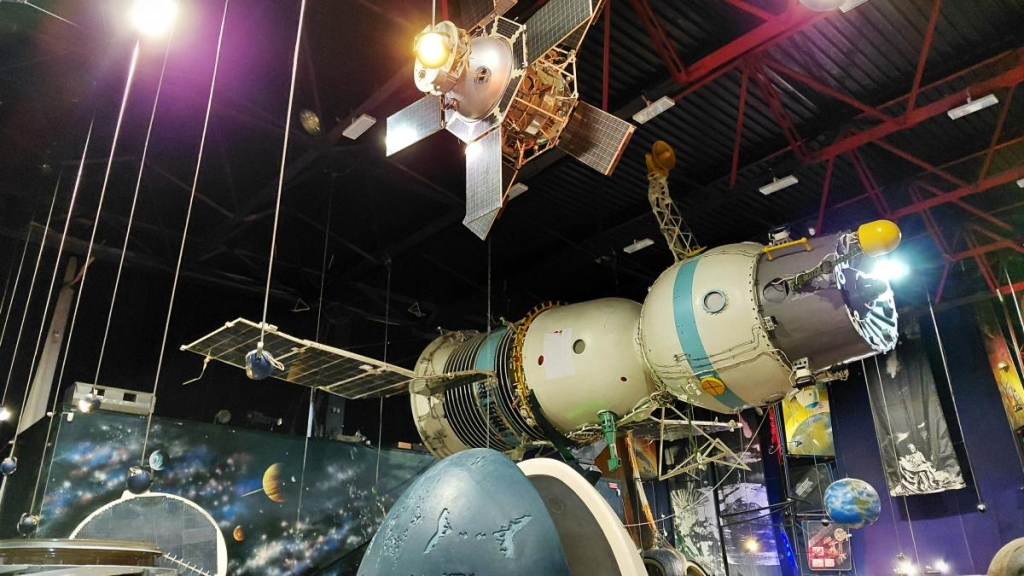 Вікенд в Житомирі: неочікувано приємна втеча на вихідні з Києва 47 Але всередині Музей космонавтики в Житомирі цікавий / фото Марина Григоренко