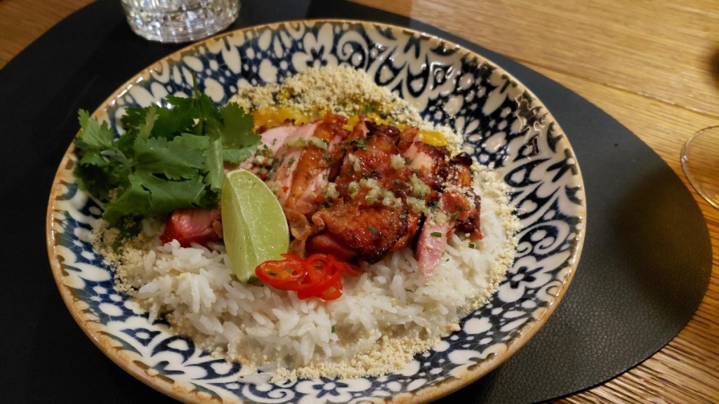 Вікенд в Житомирі: неочікувано приємна втеча на вихідні з Києва 30 Вечеря в "Марті" в Житомирі / фото Марина Григоренко