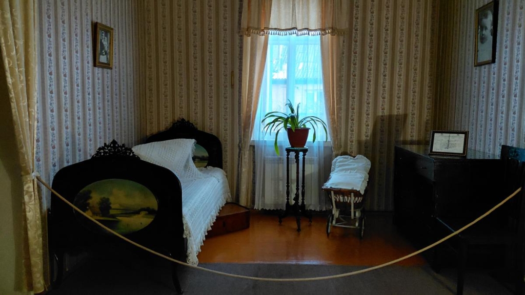 Вікенд в Житомирі: неочікувано приємна втеча на вихідні з Києва 51 Всередині дому-музею Корольова в Житомирі / фото Марина Григоренко