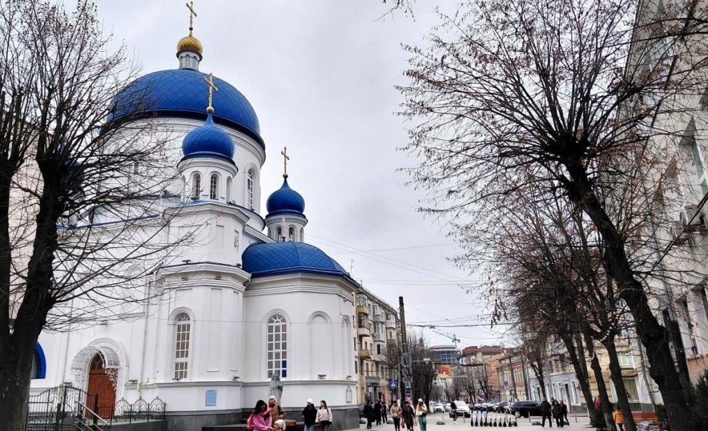 Вікенд в Житомирі: неочікувано приємна втеча на вихідні з Києва 40 Свято-Михайлівський кафедральний собор ПЦУ в Житомирі / фото Марина Григоренко