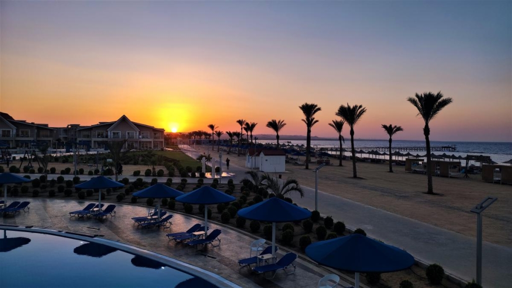 Втеча від блекауту: куди заховатись з дітьми на зимівку 7 Зимовка в Єгипті є доволі привабливим варіантом для українців / фото Марина Григоренко