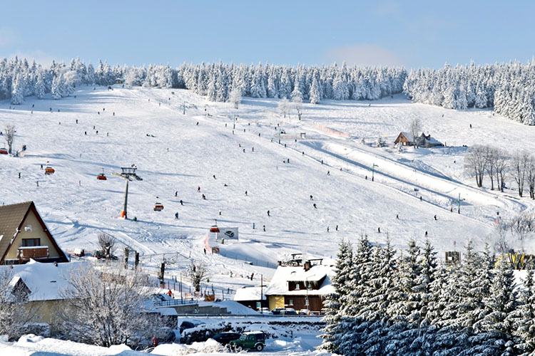 Зеленець: Зимова пригода Зеленець: гірськолижні траси взимку, ідеальні для зимових подорожей та активного відпочинку