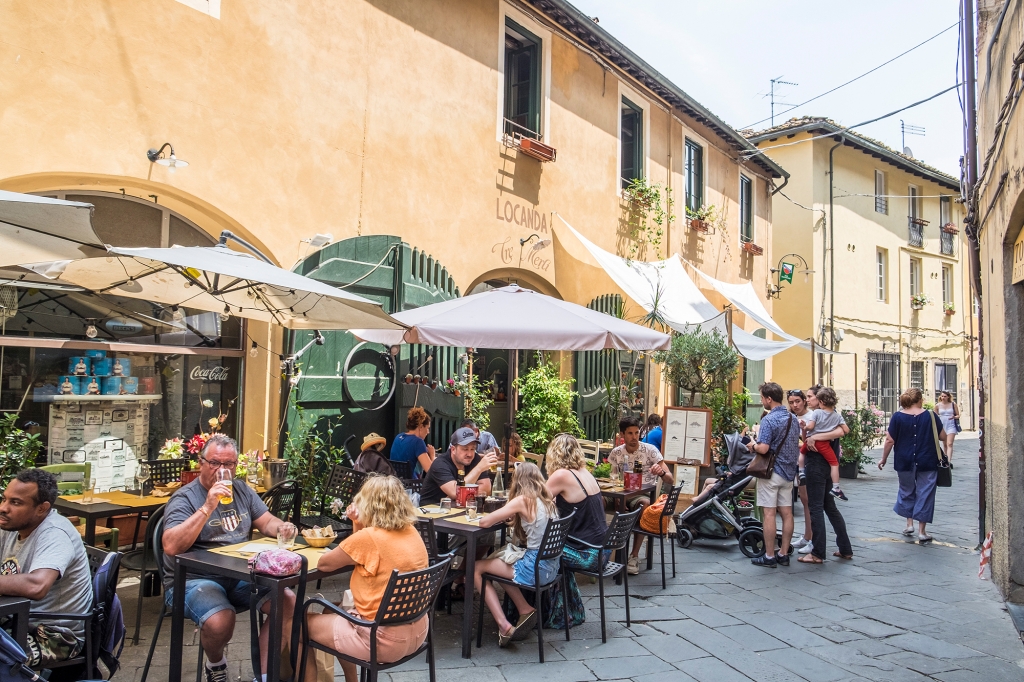 10 країн, де туристам не наливають: алкоголь тут майже недоступний навіть на свята 10 країн, де туристам не наливають: алкоголь тут майже недоступний навіть на свята 3