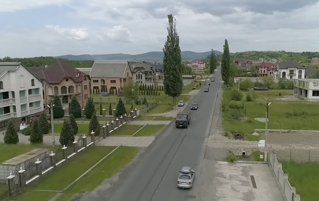 Нижня Апша: як "Українське Монако" стало найбагатшим селом у країні Нижня Апша: як "Українське Монако" стало найбагатшим селом у країні 5