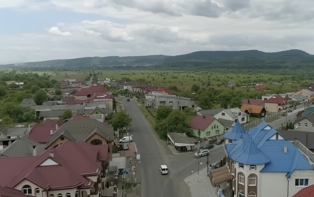 Нижня Апша: як "Українське Монако" стало найбагатшим селом у країні Нижня Апша: як "Українське Монако" стало найбагатшим селом у країні 2