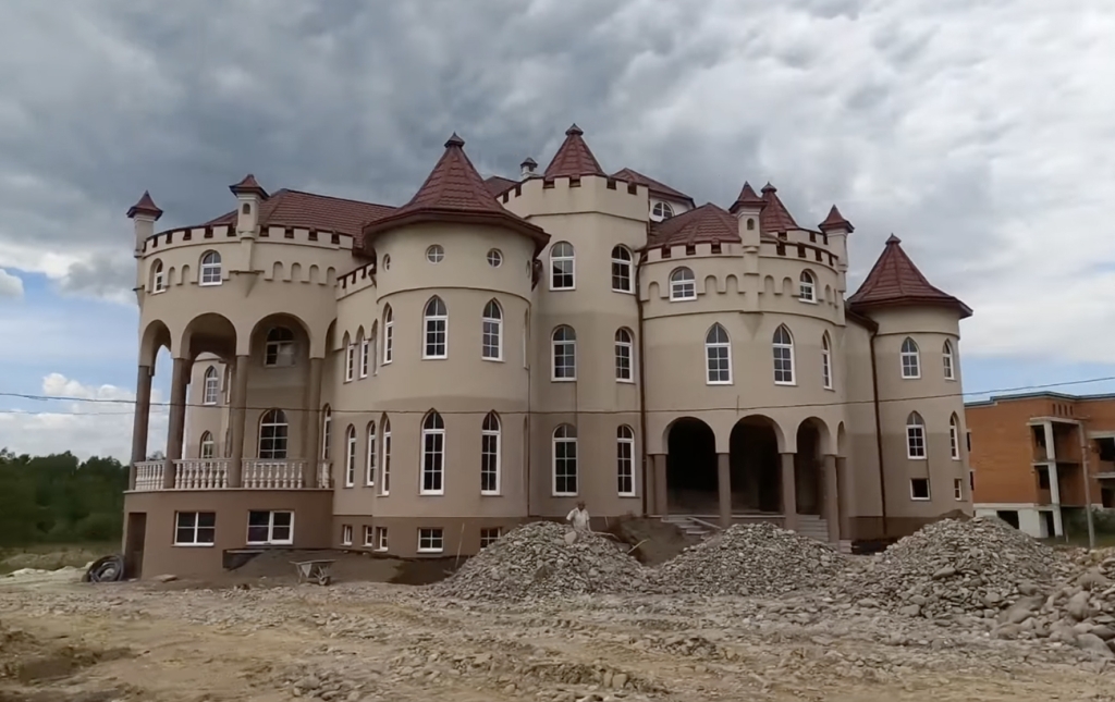 Нижня Апша: як "Українське Монако" стало найбагатшим селом у країні Нижня Апша: як "Українське Монако" стало найбагатшим селом у країні 4