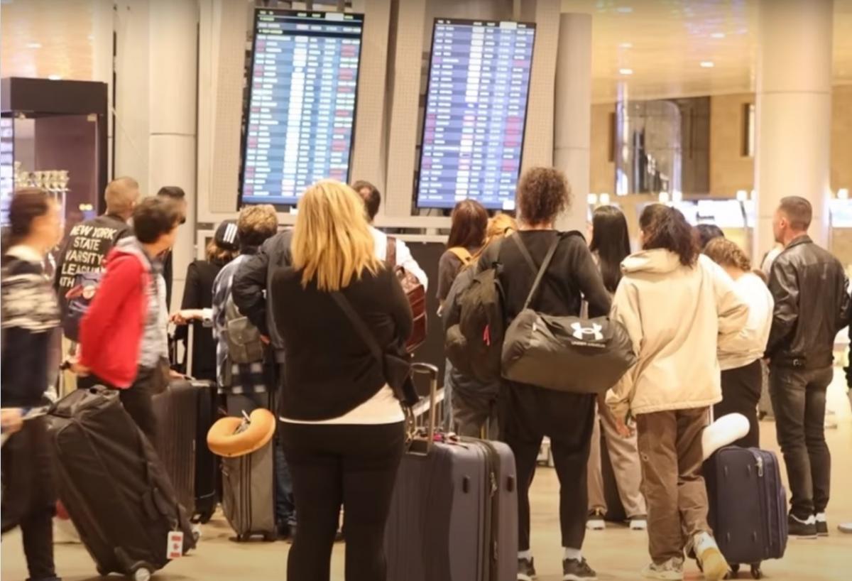 Нові правила в'їзду до ЄС спричинили хаос і величезні черги в аеропортах, - The Sun 1 Нові правила в'їзду до ЄС спричинили хаос і величезні черги в аеропортах, - The Sun