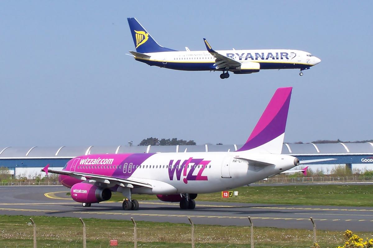 Ryanair і Wizz Air оголосили нові маршрути з двох великих аеропортів Польщі 1 Два найбільші лоукостери Європи додають нові авіарейси через Польщу / фото flickr.com/markyharky