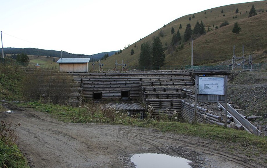 Секретна станція, фестивалі та корови "з гонором": як живуть у найважкодоступнішому селі України Секретна станція, фестивалі та корови "з гонором": як живуть у найважкодоступнішому селі України 4