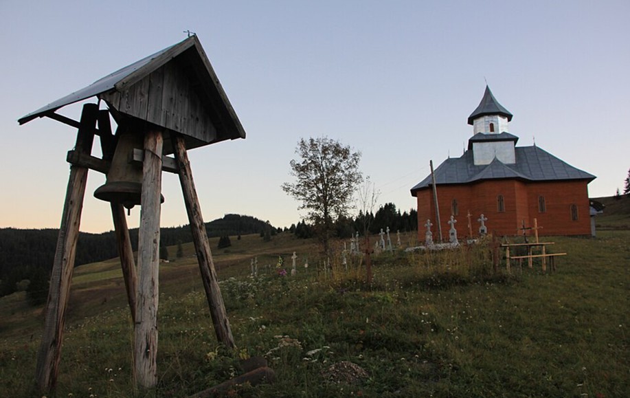 Секретна станція, фестивалі та корови "з гонором": як живуть у найважкодоступнішому селі України Секретна станція, фестивалі та корови "з гонором": як живуть у найважкодоступнішому селі України 3