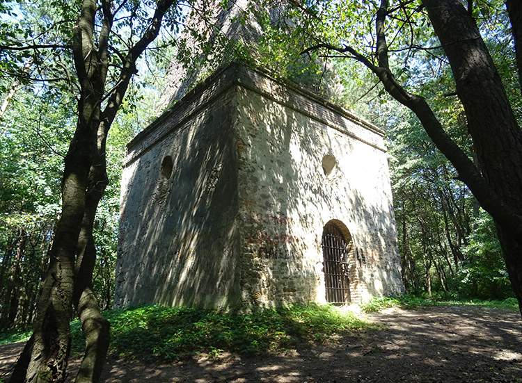 Таємнича архітектура Криниці Аріанська вежа в Криниці: старовинна архітектура і таємниці Люблінщини