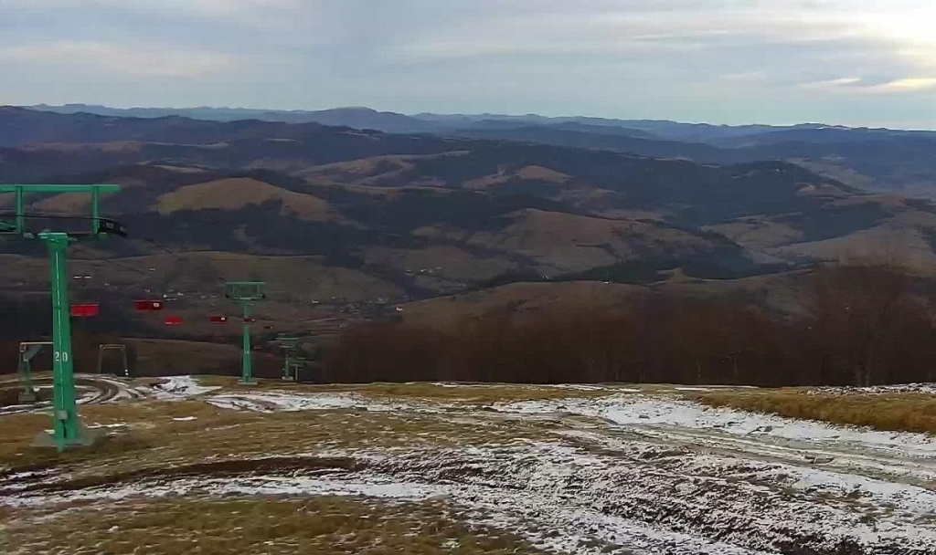 В очікуванні снігу: як тепла зима поставила гірськолижний відпочинок у Карпатах на паузу 10 В очікуванні снігу: як тепла зима поставила гірськолижний відпочинок у Карпатах на паузу