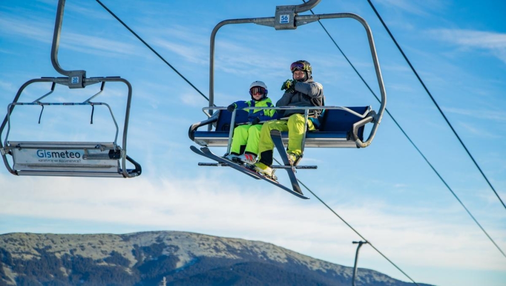 В очікуванні снігу: як тепла зима поставила гірськолижний відпочинок у Карпатах на паузу 2 В очікуванні снігу: як тепла зима поставила гірськолижний відпочинок у Карпатах на паузу