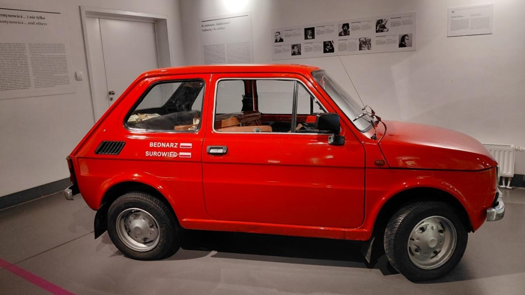 Вроцлав взимку: що подивитися і як зігрітися 34 Знамените авто "Солідарності" в Centrum Historii Zajezdnia у Вроцлаві / фото Марина Григоренко