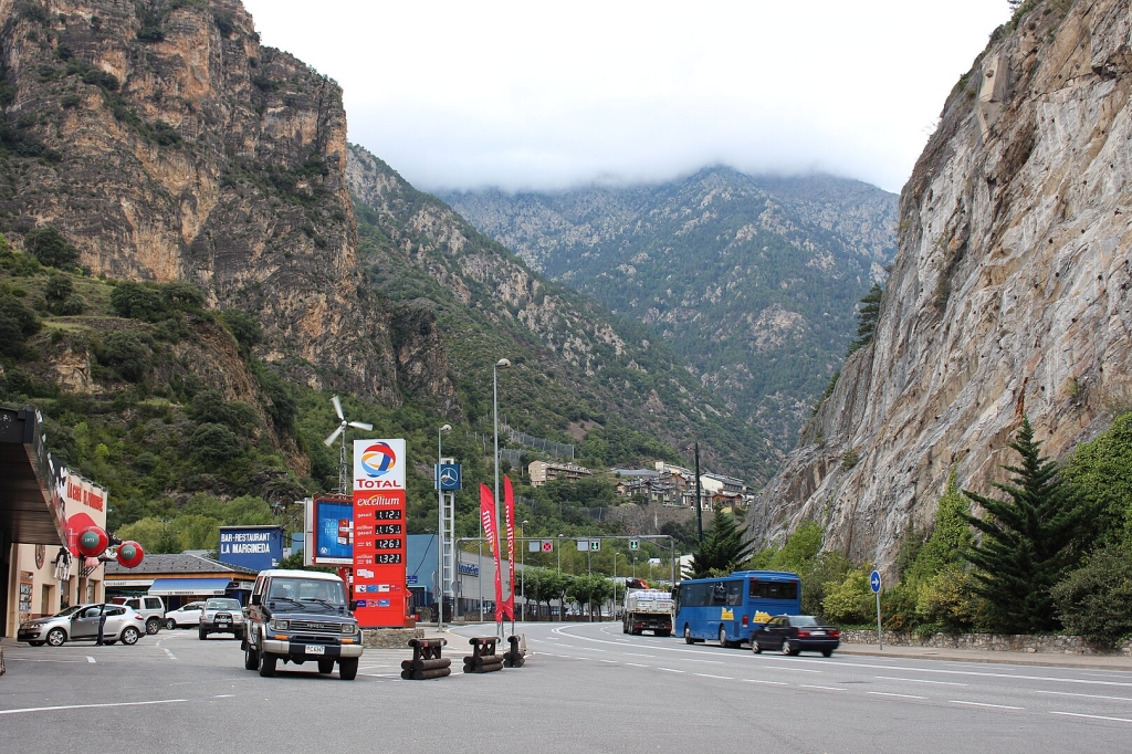 Загадкова Андорра. Цікаві факти, які вам не розкажуть туристичні гіди Загадкова Андорра. Цікаві факти, які вам не розкажуть туристичні гіди 5