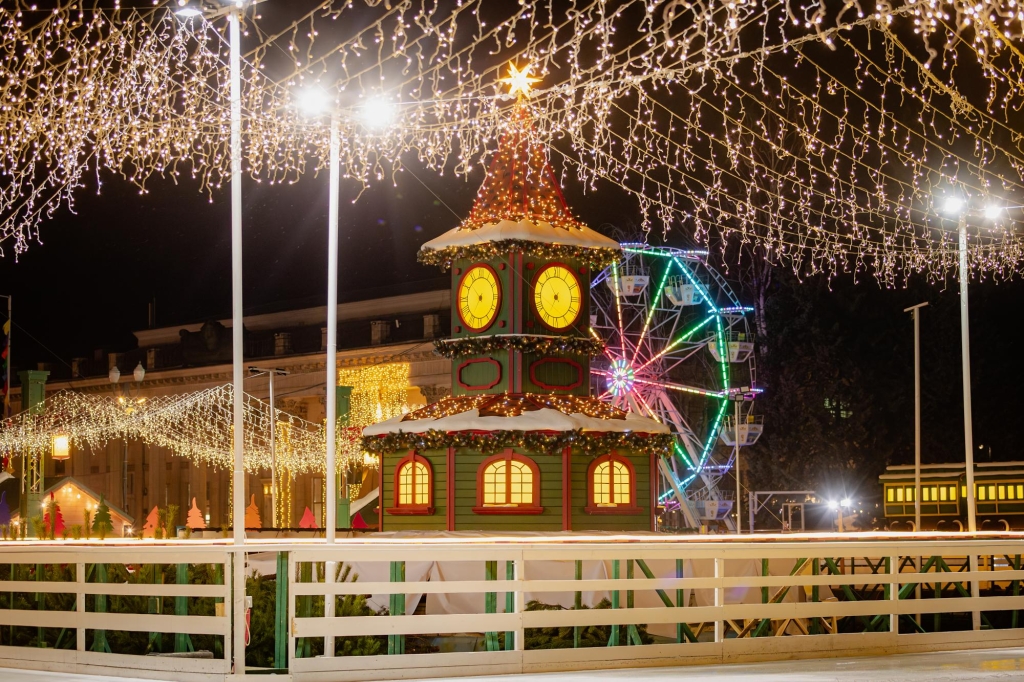 "Зимова країна" на ВДНГ: мегаковзанка, хатинка Санти та інші розваги для всієї сім'ї "Зимова країна" на ВДНГ: мегаковзанка, хатинка Санти та інші розваги для всієї сім'ї 4