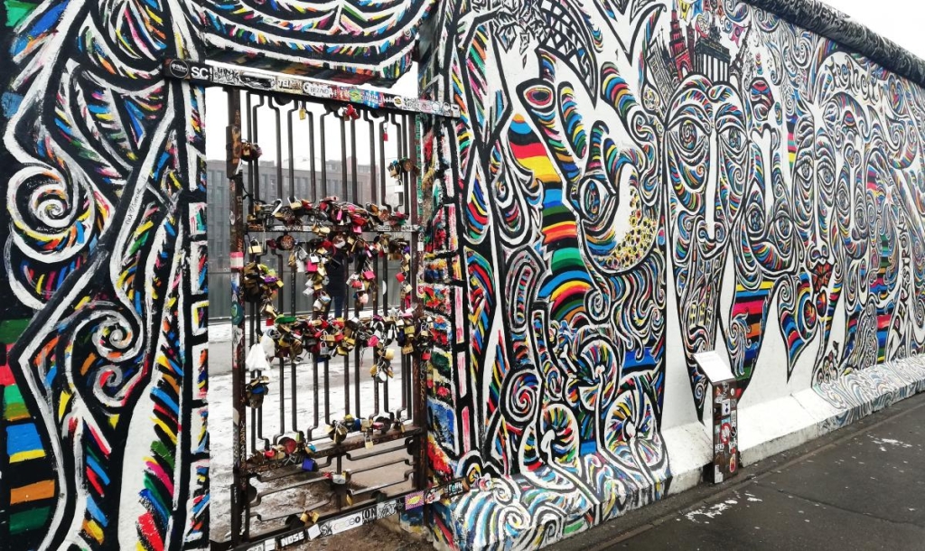 Зимовий Берлін: чим дивує туристів німецька столиця в холодну пору року 12 Рештки Берлінського муру можна побачити в багатьох частинах міста / фото Марина Григоренко