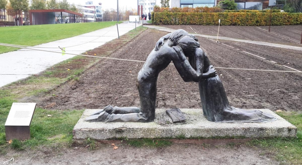 Зимовий Берлін: чим дивує туристів німецька столиця в холодну пору року 10 Берлінський муз розділяв німців майже 30 років / фото Марина Григоренко