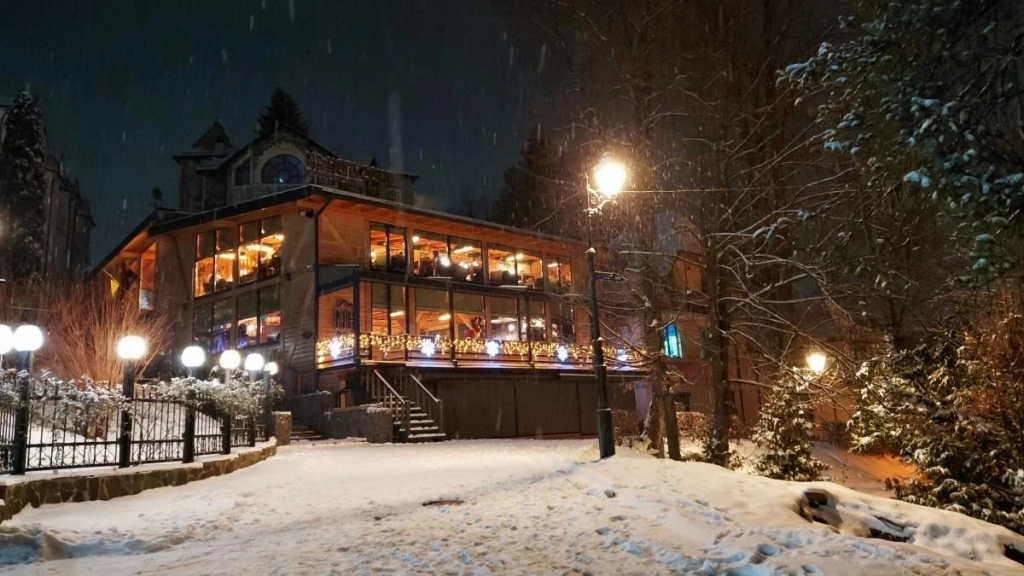 Рясні снігопади в Україні: Трускавець перетворився на справжню зимову казку (фоторепортаж) 8 Рясні снігопади в Україні: Трускавець перетворився на справжню зимову казку (фоторепортаж)