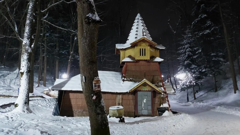 Рясні снігопади в Україні: Трускавець перетворився на справжню зимову казку (фоторепортаж) 19 Рясні снігопади в Україні: Трускавець перетворився на справжню зимову казку (фоторепортаж)