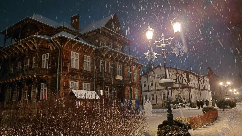 Рясні снігопади в Україні: Трускавець перетворився на справжню зимову казку (фоторепортаж) 2 Рясні снігопади в Україні: Трускавець перетворився на справжню зимову казку (фоторепортаж)