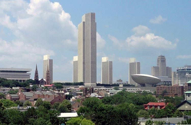 Історія та сучасність Альбані Загальний вигляд історичного центру Альбані з сучасною архітектурою урядових будівель поруч із річкою Гудзон у 2026 році, підкреслюючи міський розвиток.