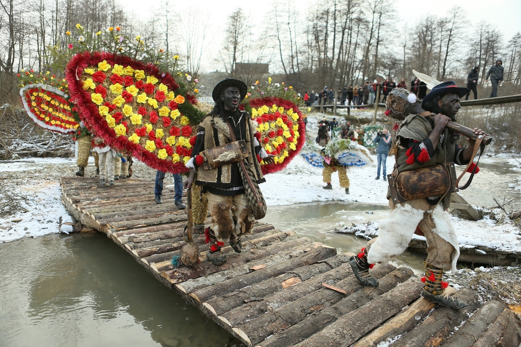 Автентична Маланка 2026: 5 унікальних сіл України, куди варто поїхати на свято Автентична Маланка 2026: 5 унікальних сіл України, куди варто поїхати на свято 2