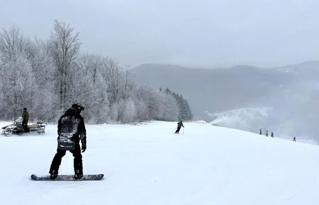Не Буковелем єдиним: чим туристів приваблює гірськолижний курорт Красія 4 Не Буковелем єдиним: чим туристів приваблює гірськолижний курорт Красія