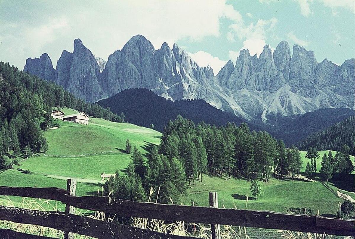 Відомий італійський курорт запроваджує території, призначені виключно для мешканців. 1 Популярний італійський курорт вводить зони, призначені тільки для місцевих жителів