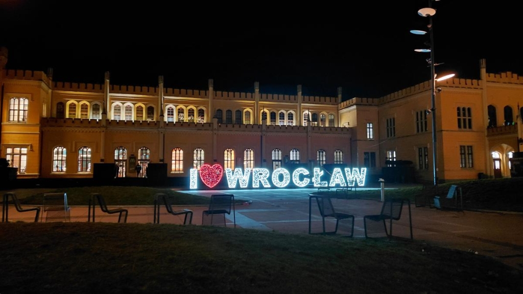 Виліт з Вроцлава: чому українцям варто звернути увагу на цей аеропорт у Польщі 1 Виліт з Вроцлава: чому українцям варто звернути увагу на цей аеропорт у Польщі