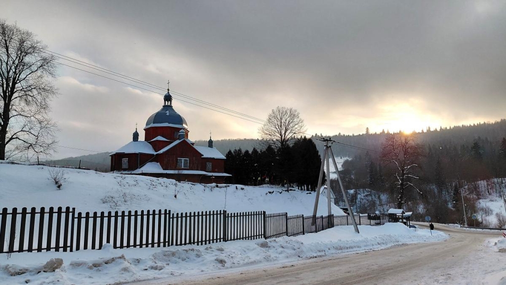 Тустань: зимові пейзажі Зимові краєвиди Тустані: засніжені скелі, безлюдна атмосфера, унікальна зимова подорож.